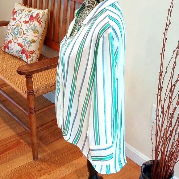 Velvet Heart Rayon Blouse w/Crisscross Front and Longer Back, Size: Medium NWOT - Picture 3 of 7